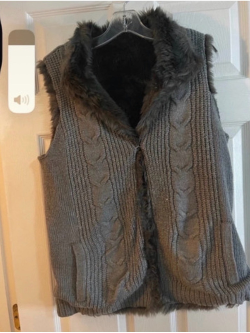 Faux-Fur Trim Cable Knit Vest - Gray